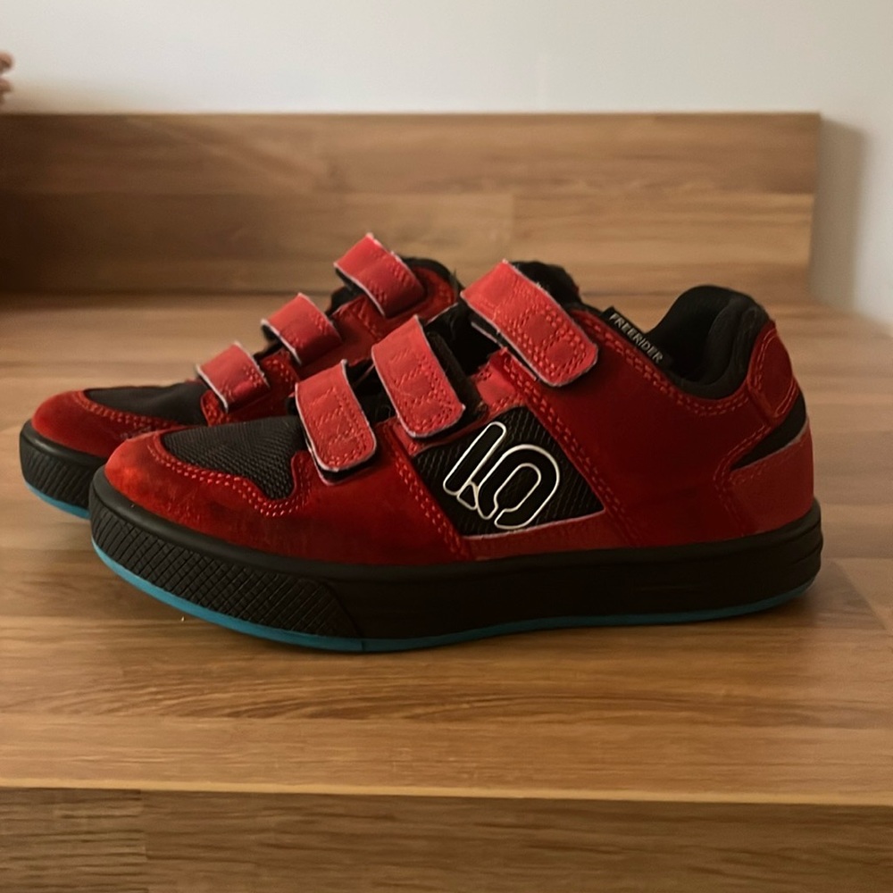Five ten shoes size 1.5 kids